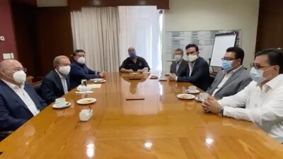 Enrique Alfaro, gobernador de Jalisco; e integrantes de la Luz del Mundo