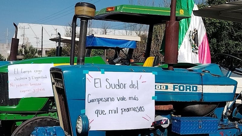 Suman 8 horas de bloqueos de campesinos en Guanajuato; exigen mejores precios en el maíz