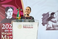 “Se van a quedar con las ganas”: Sheinbaum envía mensaje a quienes buscan que se deslinde de AMLO