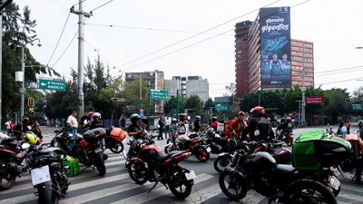 Los motociclistas inconformes cerraron varias vialidades en la zona centro.