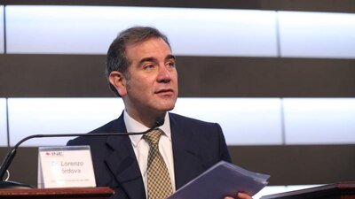 Se planea que Lorenzo Córdova termine sus funciones un mes antes.