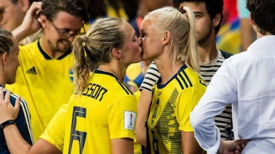 La jugadoras son pareja y juntas festejaron el triunfo de Suecia