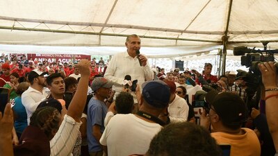 El exsecretario de Gobernación platicó con trabajadores mineros y metalúrgicos