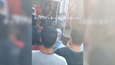 El hombre habría sido descubierto por los comerciantes mientras asaltaba