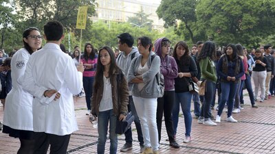 La prevención de las paperas solo es a través de la vacuna triple viral