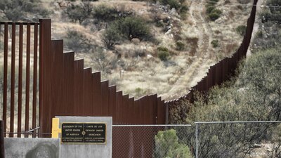 El presidente de EU tiene los recursos legales para que el gobierno mexicano pague por un muro