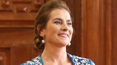 La escritora alcanzará a AMLO en Honduras