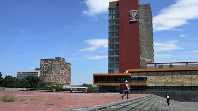 Aún falta tiempo para que se retomen clases presenciales en sus planteles. Mientras tanto, pone en descuento todo tipo de libros