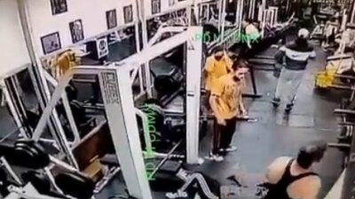 La mujer estaba acompañada por su hija en el momento de los hechos