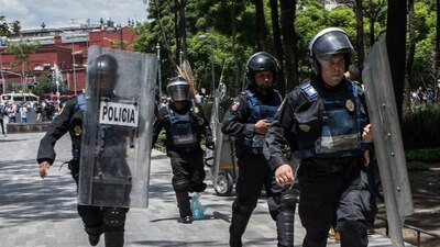 Claudia Sheinbaum anunció que desaparecerá el cuerpo de granaderos de la CDMX