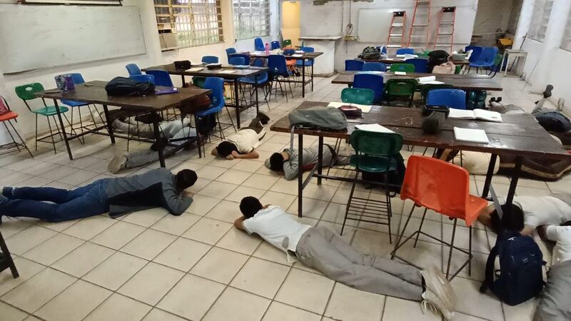 Escuela en Villahermosa realiza simulacros ante posible ataque armado