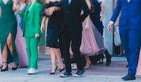 Padres de familia acusan a mujer de fraude de más de 90 mil pesos por fiesta de graduación