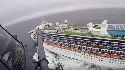 El crucero se encuentra anclado en California y tiene órdenes de no acercarse a la playa