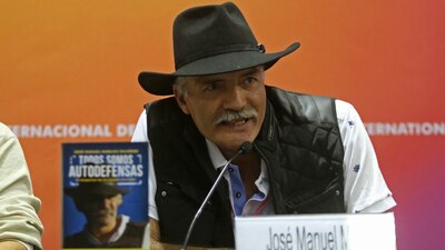 José Mireles durante una presentación del libro que escribió desde prisión