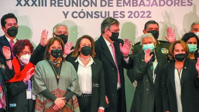 El canciller dijo estar orgulloso del presidente y del trabajo realizado por el servicio exterior mexicano