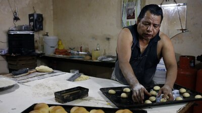 Un panadero puede llegar a ganar más que una persona titulada en contabilidad