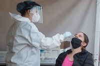 OMS vigila nueva variante de Covid: NB.1.8.1, con síntomas digestivos