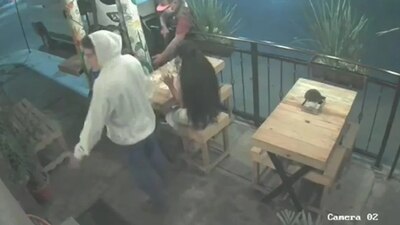 Los dos acusados amenazaron a una pareja con una navaja y le robaron sus pertenencias