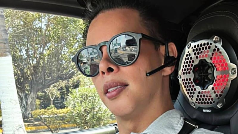 Exesposa de Alex Marín, influencer detenido por trata de personas, lo acusa de robo millonario
