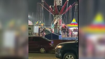 Una de las sillas suspendidas por cables colisionó