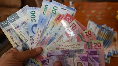 Se siga apreciando respecto al dólar y está a nada de llegar a las 16 unidades