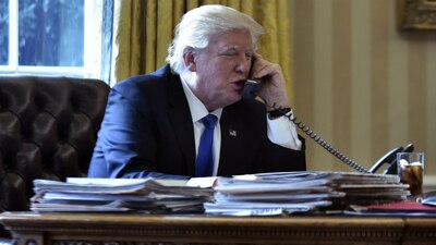 El presidente Donald Trump este sábado en su despacho de la Casa Blanca