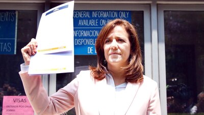 La independiente entregó una misiva para el presidente en la embajada de EU en México