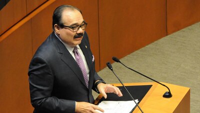 El legislador presentó su cambio de partido en la Cámara Alta