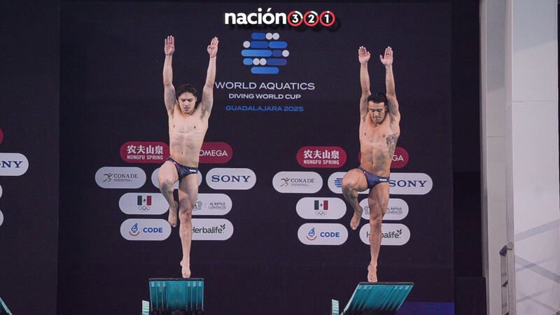 Osmar Olvera y Juan Celaya ganan oro en trampolín de tres metros