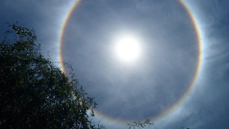 Halo solar sorprende a habitantes de la CDMX y algunas zonas del Edomex