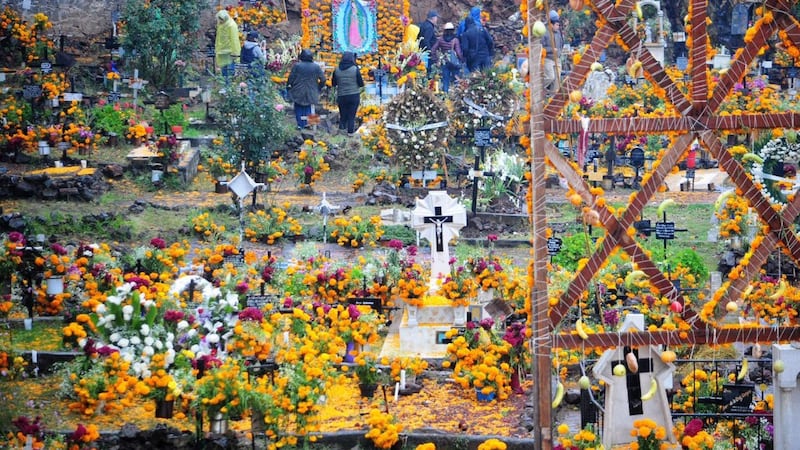 Panteón de Janitzio cerrará sus puertas a turistas en Día de Muertos: ¿qué está pasando?