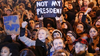 Jóvenes protestan en las calles de Estados Unidos contra Donald Trump