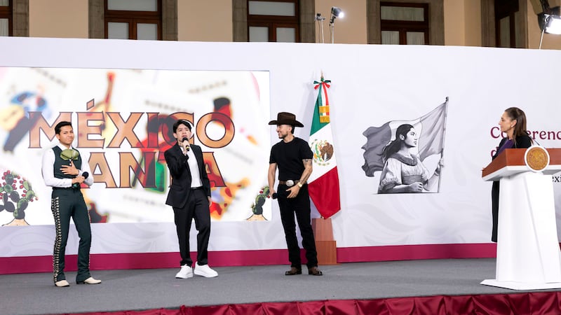 Junior H llega a la mañanera de Sheinbaum para presentar nueva temporada de ‘México Canta’