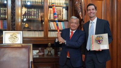 Los ejecutivos se reunieron tras anunciar juegos de grandes ligas en México