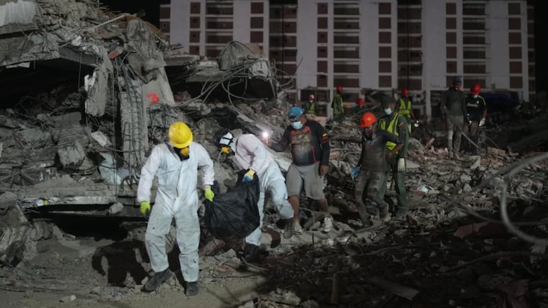 Se eleva a 6 mil 125 la cifra de muertos tras terremotos en Venezuela