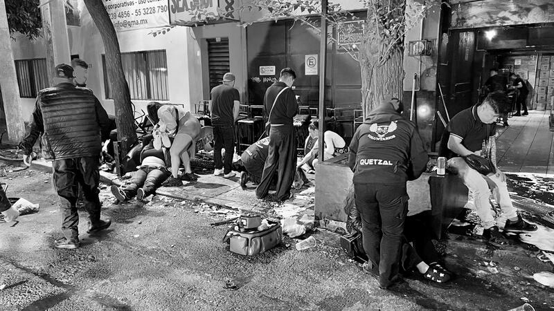 Automovilista ebrio arrolla a seis jóvenes en Azcapotzalco y huye del lugar