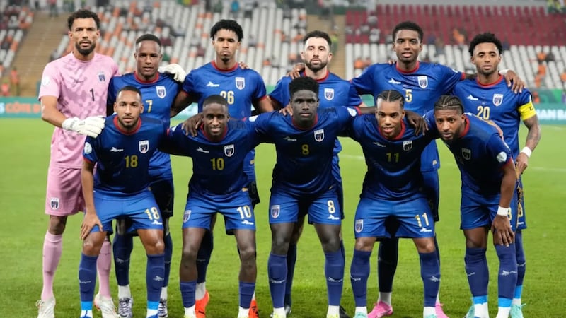 Aficionados buscan jersey de la selección de Cabo Verde tras ‘histórica’ participación en el Mundial