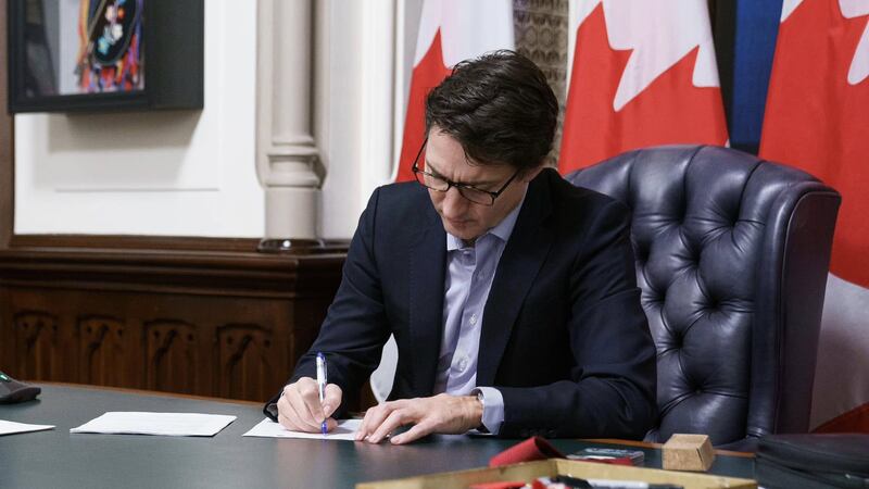 Trudeau responde a Trump con aranceles del 25% a EU