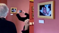 ¿Del caso Epstein al Museo del Louvre? Activistas exhiben polémica foto del expríncipe Andrés