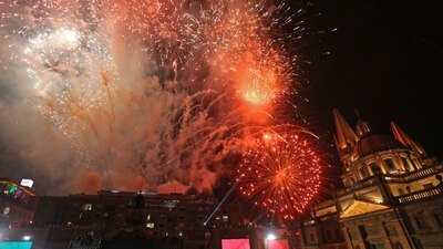 Los juegos pirotécnicos son una tradición en festejos de septiembre y diciembre