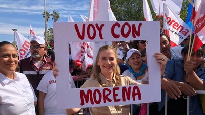 La escritora cada vez se ha vuelto más protagonista en la campaña de su esposo