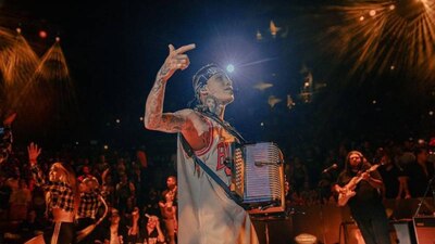 El artista ha buscado apoyar a la gente de su barrio