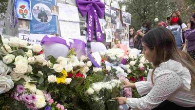 Compañeros de la universidad le rindieron este lunes un homenaje a Debanhi