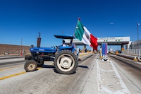 Segob reporta que bloqueos carreteros se redujeron a 5, tras charla con transportistas