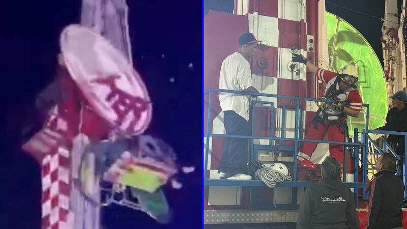 Falla en juego mecánico deja a 2 personas atrapadas a 20 metros de altura en Guanajuato