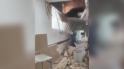 Así quedó el pasillo tras el colapso del techo del hospital