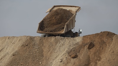 Con ello se acaban las concesiones por 100 años a 80