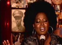 Muere Angie Stone, emblemática cantante del soul, en un accidente automovilístico
