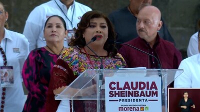 La candidata capitalina estuvo frente a miles de personas en el Zócalo