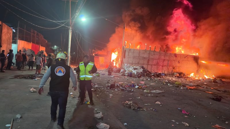 Caen presuntos responsables de un incendio en recicladora de Ecatepec
